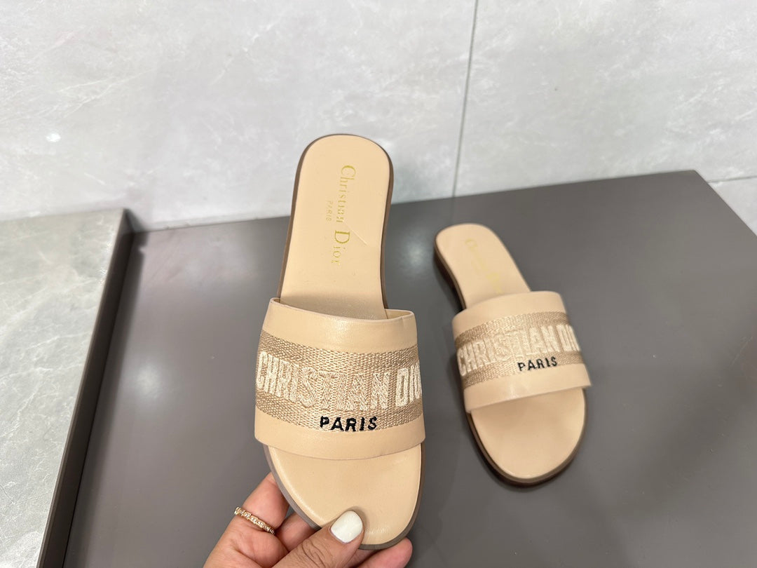 14D32ZDE Stylish slippers
