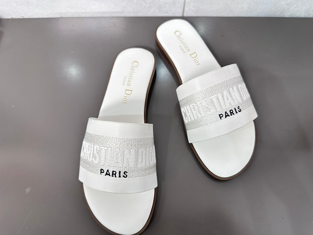 14D32ZDE Stylish slippers