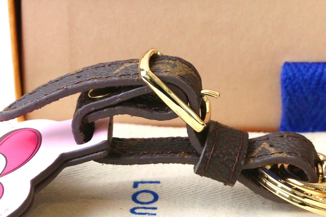 3RE23ADE Stylish key closure