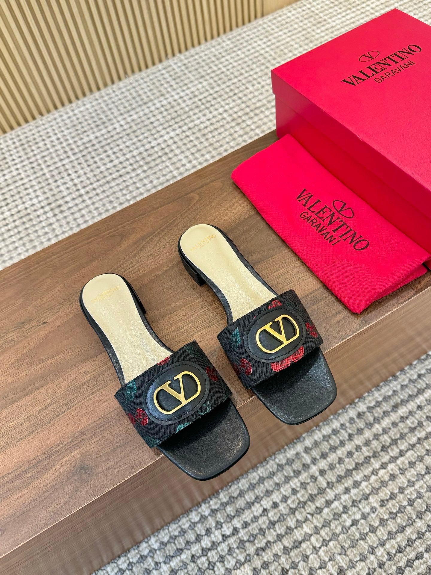 255QVL32ZDE Stylish leather shoes