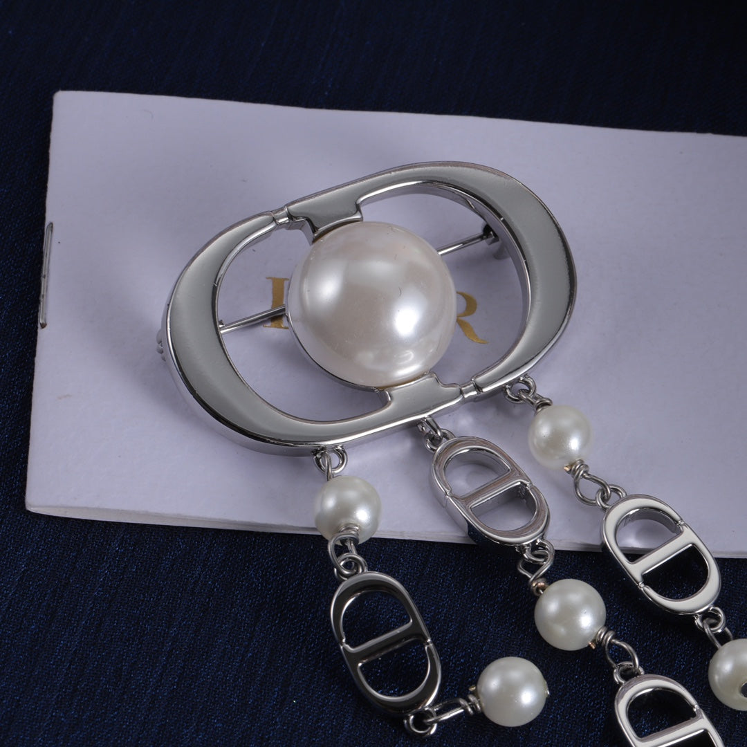 14D554XDE Stylish Brooch
