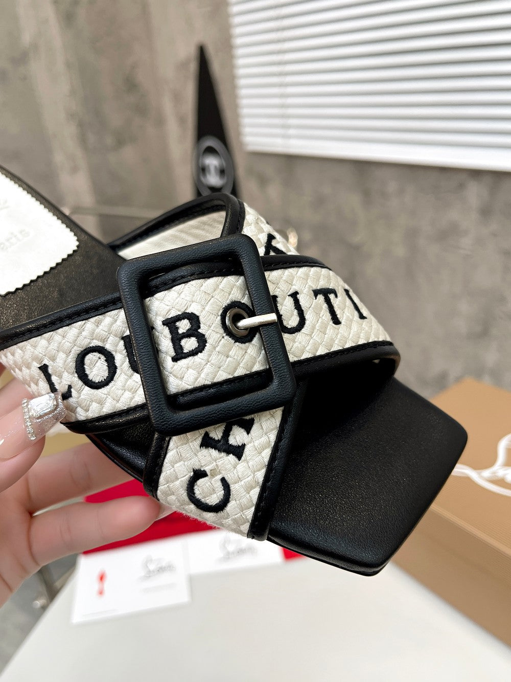 J4A43ZDE Stylish leather Slippers