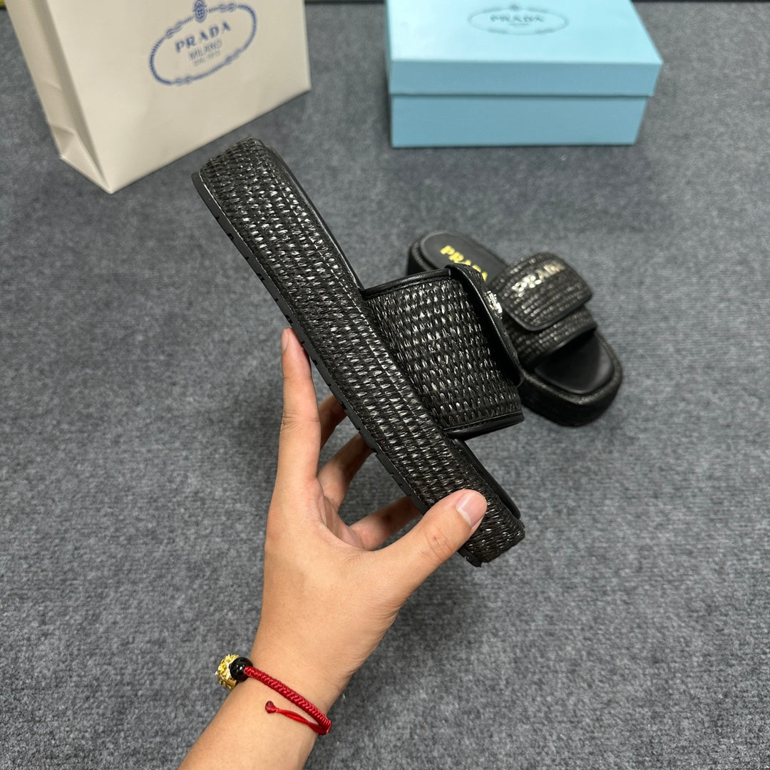 14PD24ZDE Stylish slippers