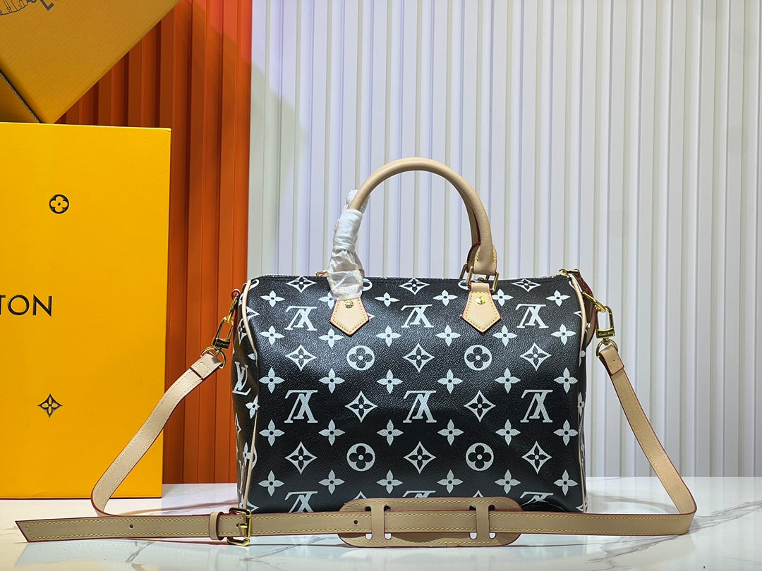 155XE17BDE Stylish leather bag