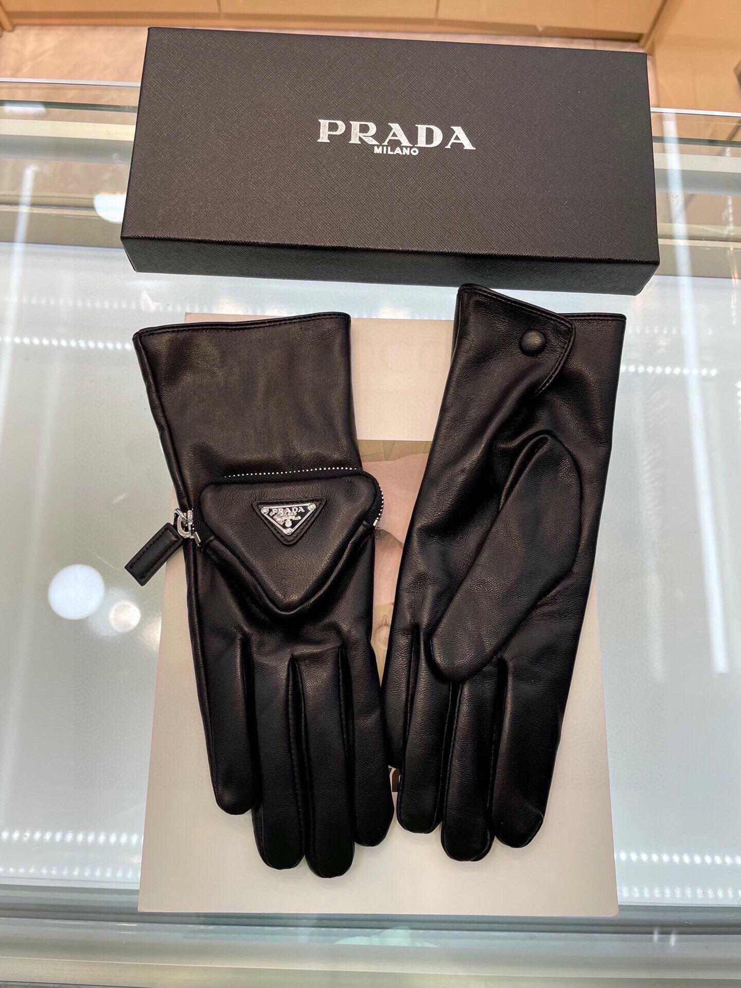 24PD98SDE Stylish gloves