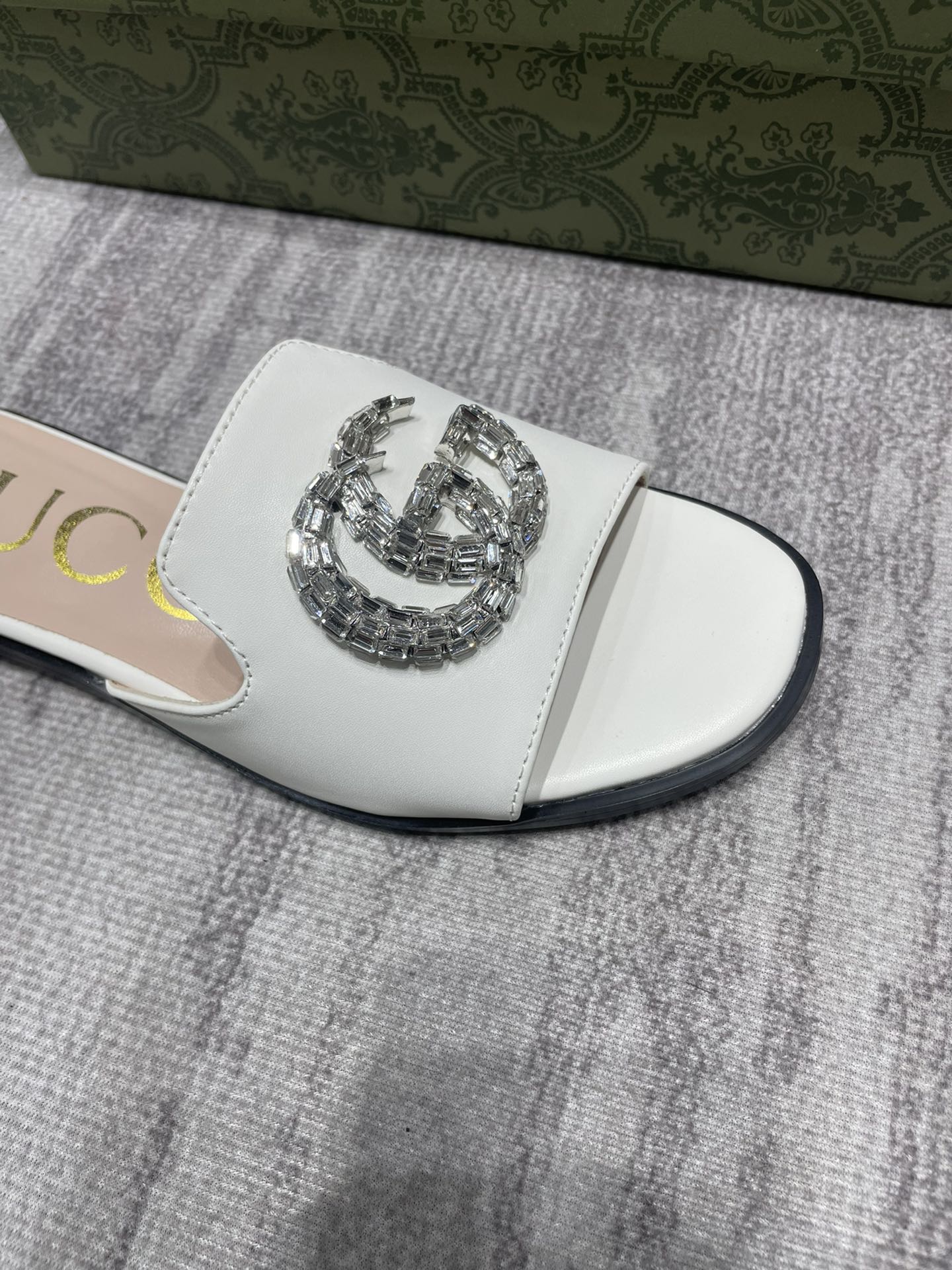 14B30ZDE Stylish slippers