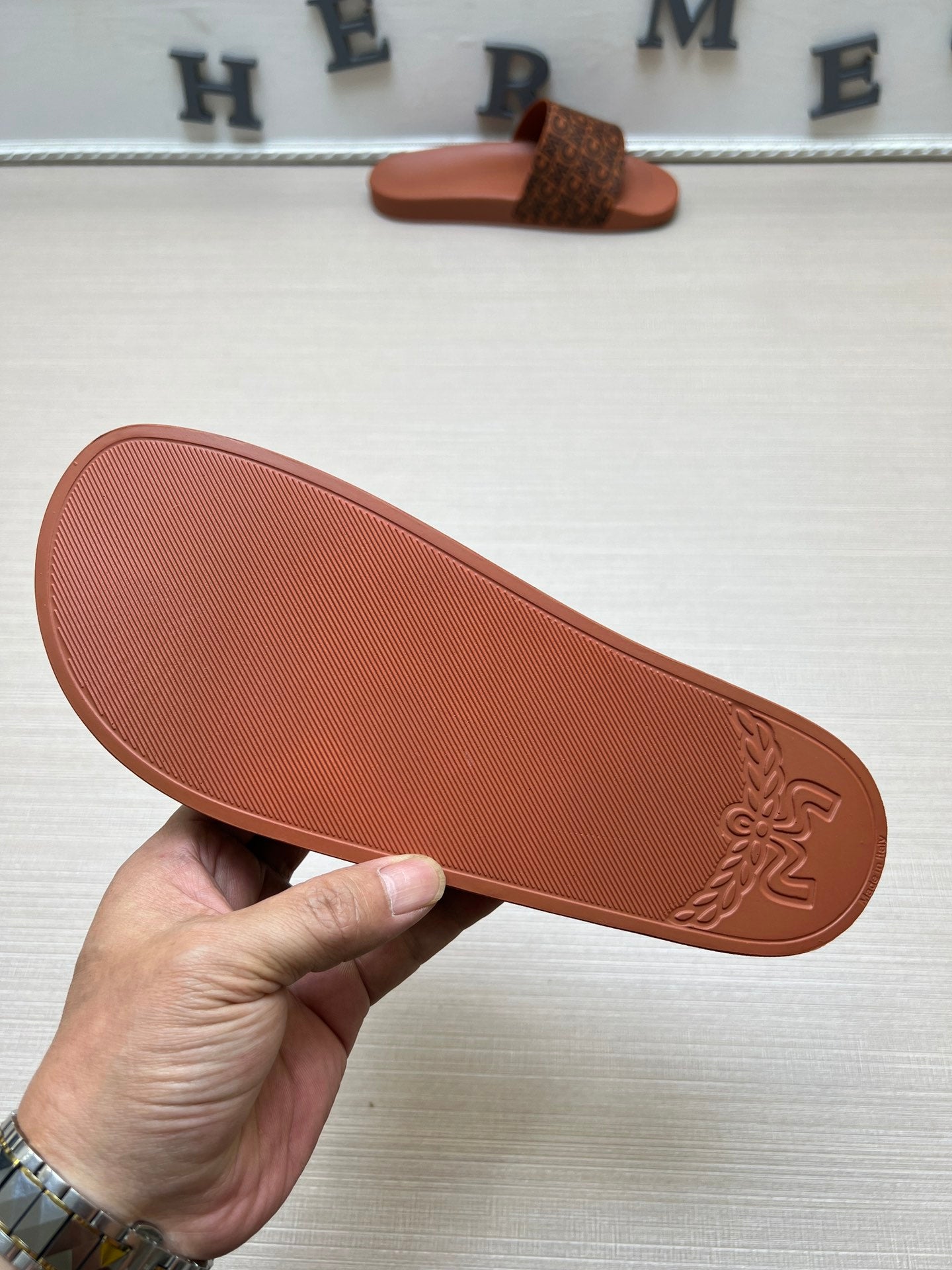 54M45ZDE Stylish slippers