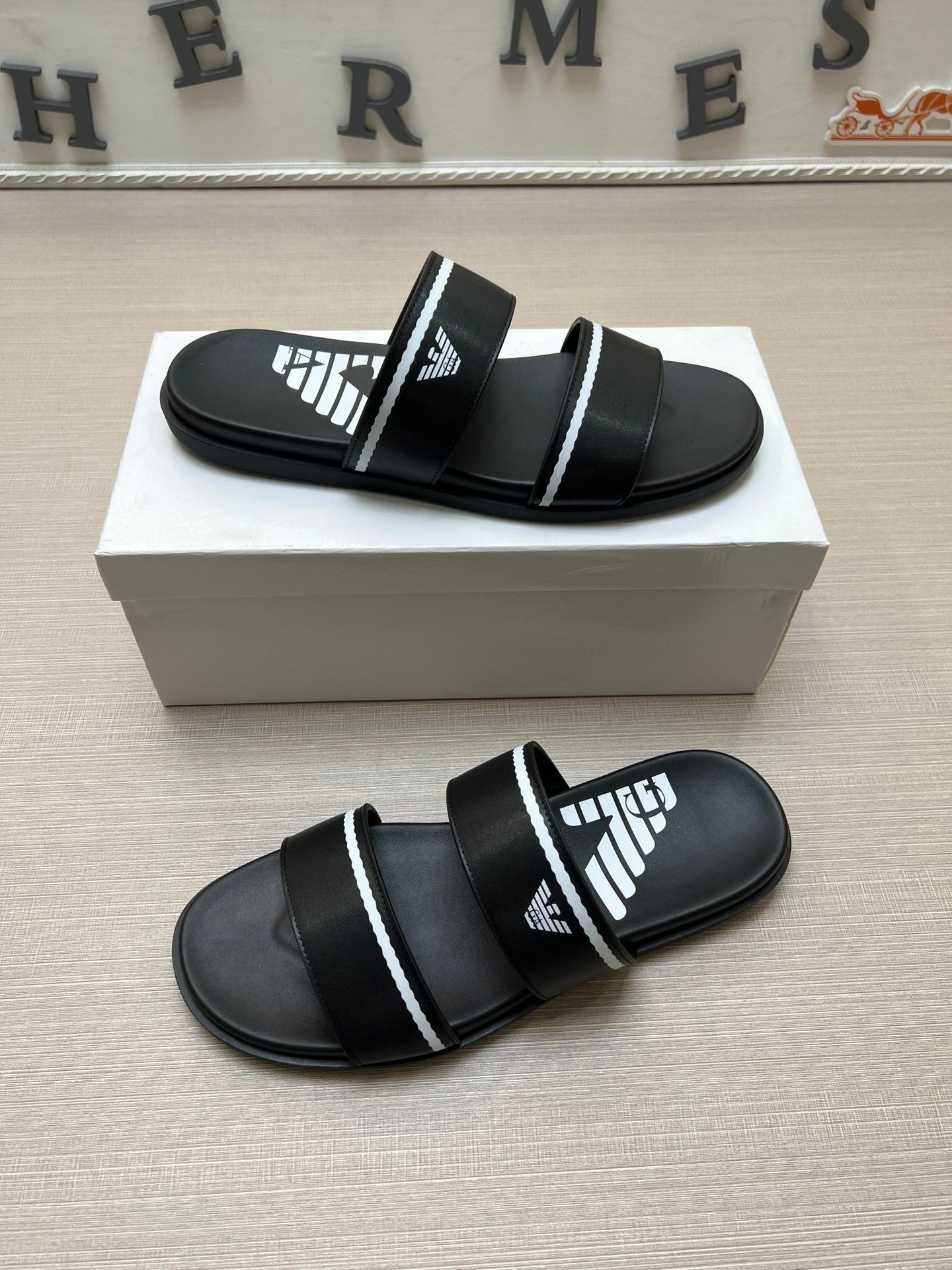54A102ZDE Stylish slippers