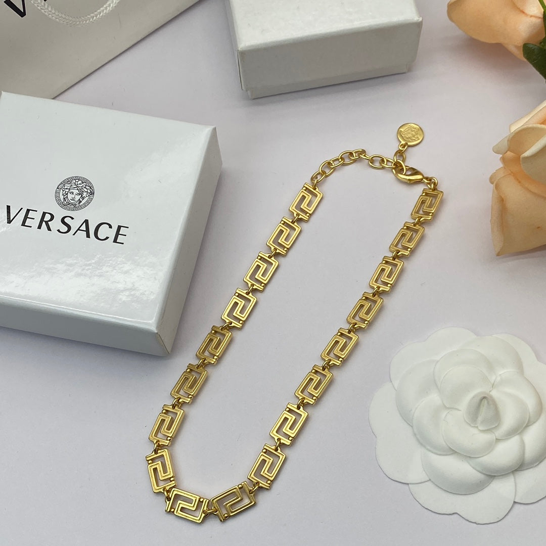 175RV73XDE Stylish Necklace