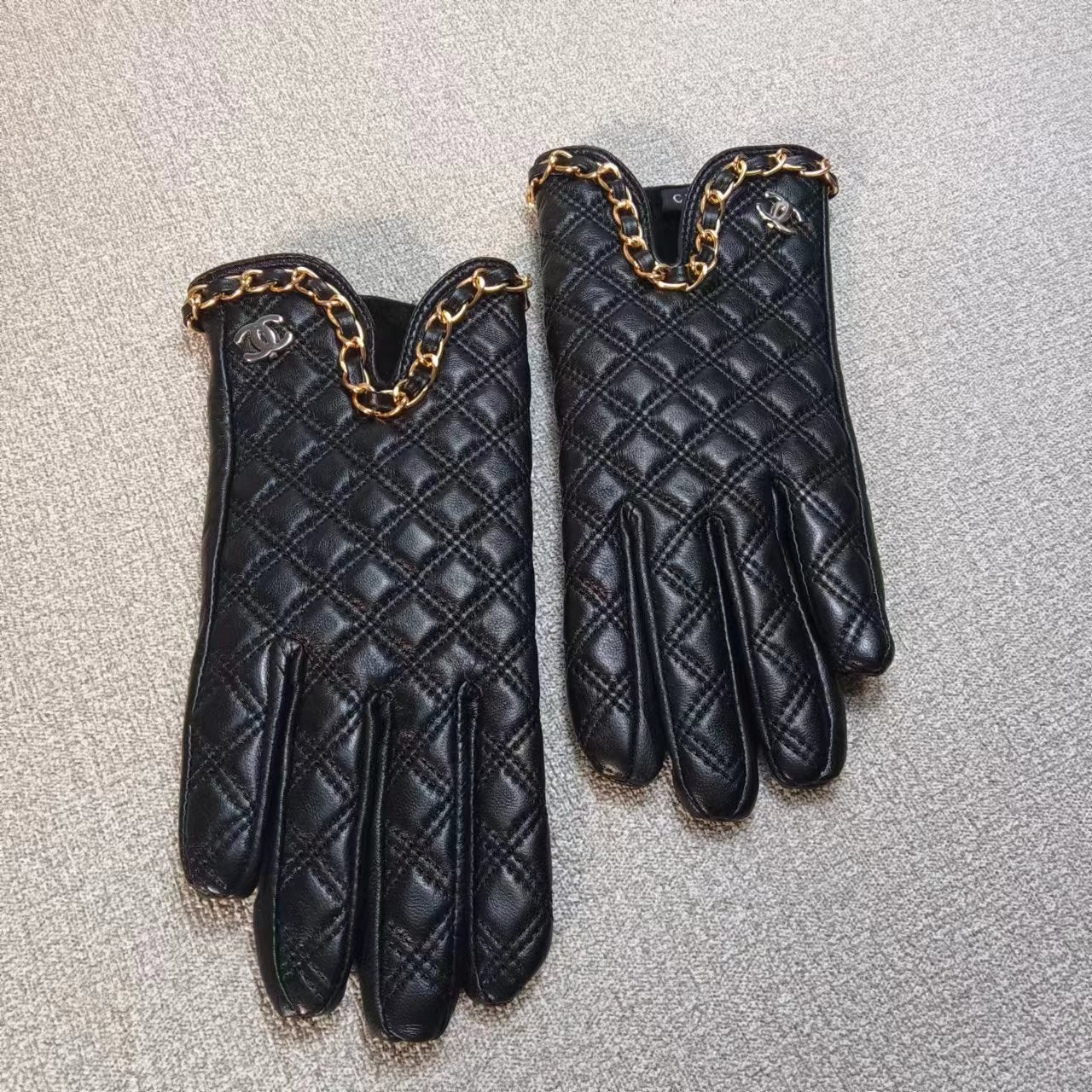 24C92SDE Stylish gloves