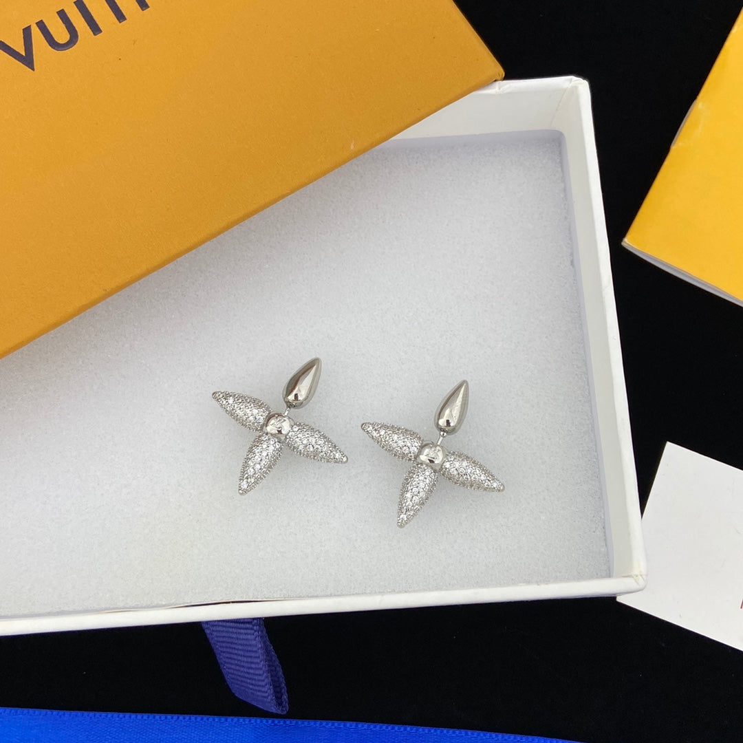 14E513EDE Stylish Earrings
