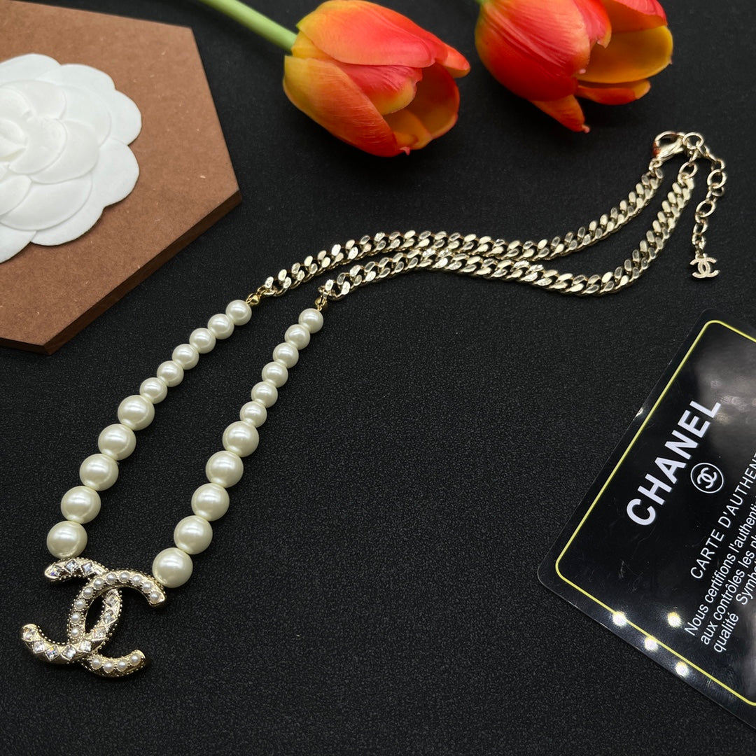 14C918XDE Stylish Necklaces