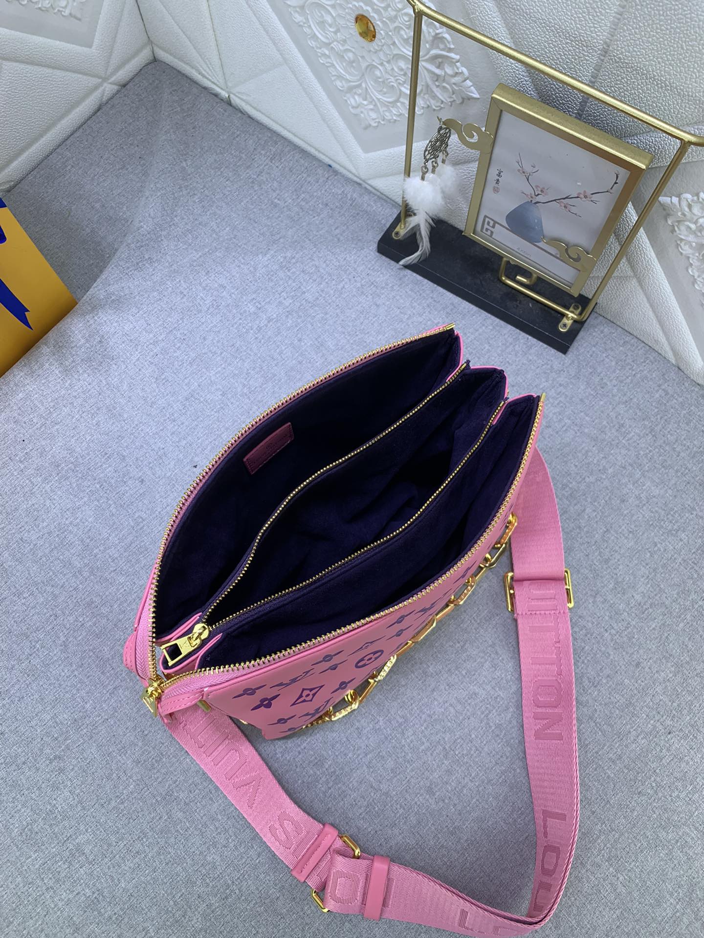 2XE39BDE Stylish leather bag