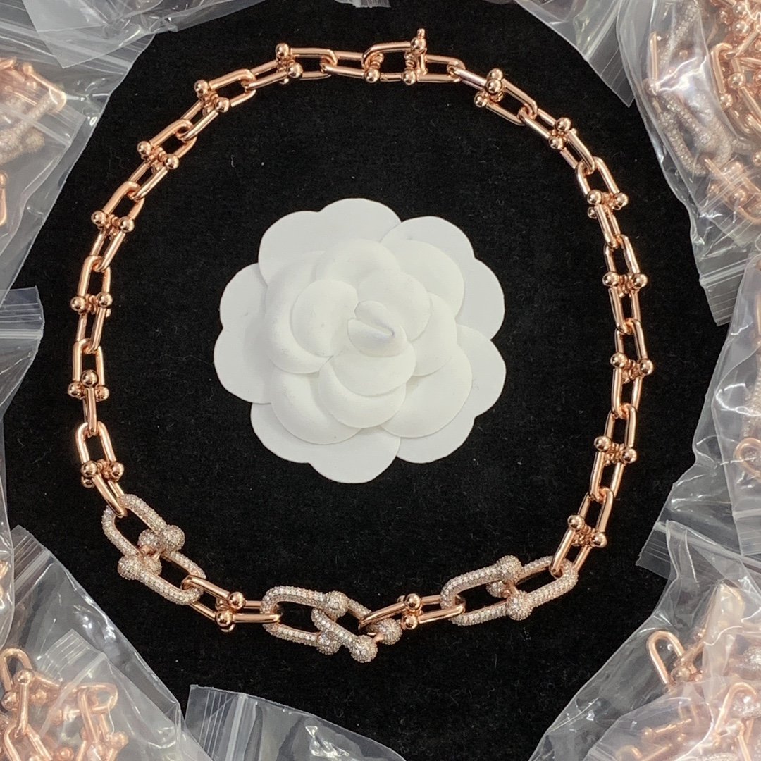 8XT32XDE Stylish Earring Bracelets Necklaces