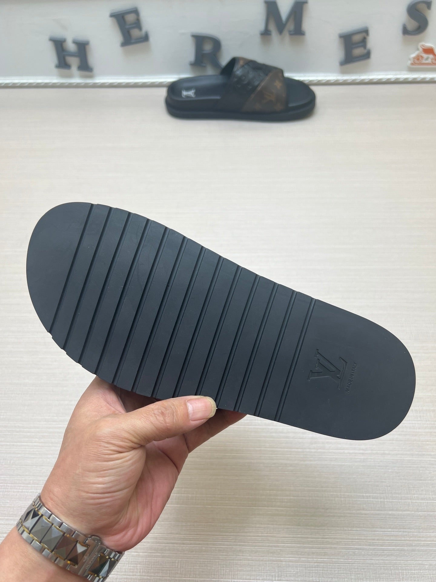 54E2ZDE Stylish slippers