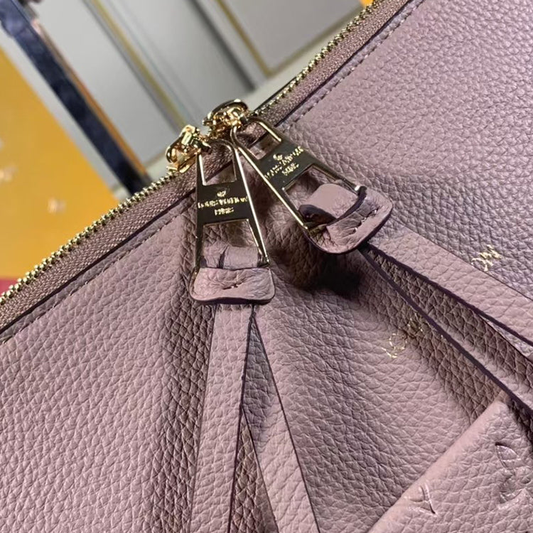 2E70BDE Stylish leather bag
