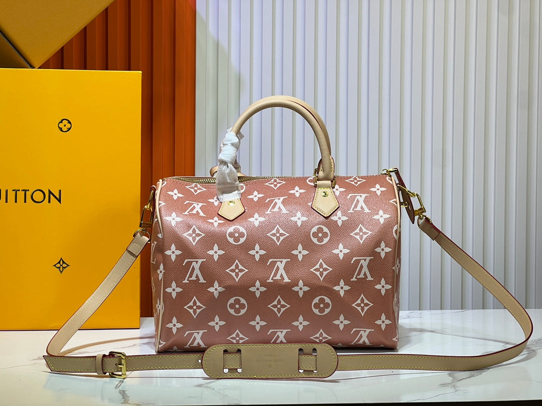 155XE16BDE Stylish leather bag