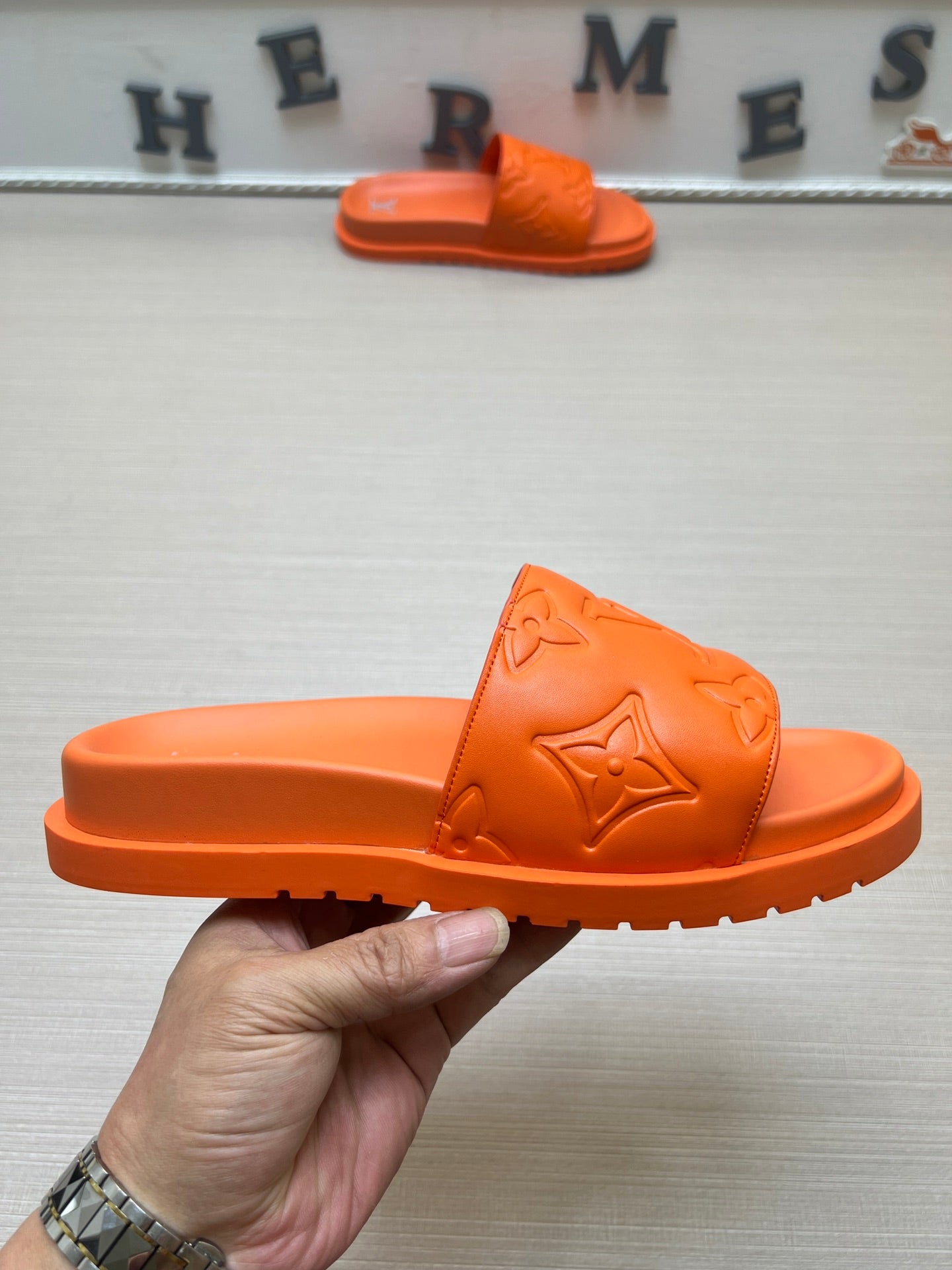 54E3ZDE Stylish slippers
