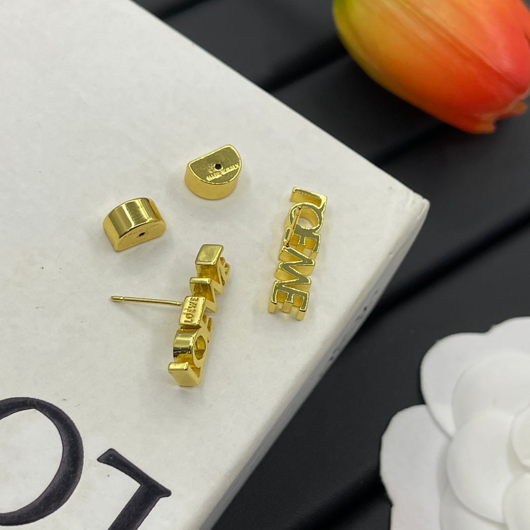 14A754EDE Stylish Earrings