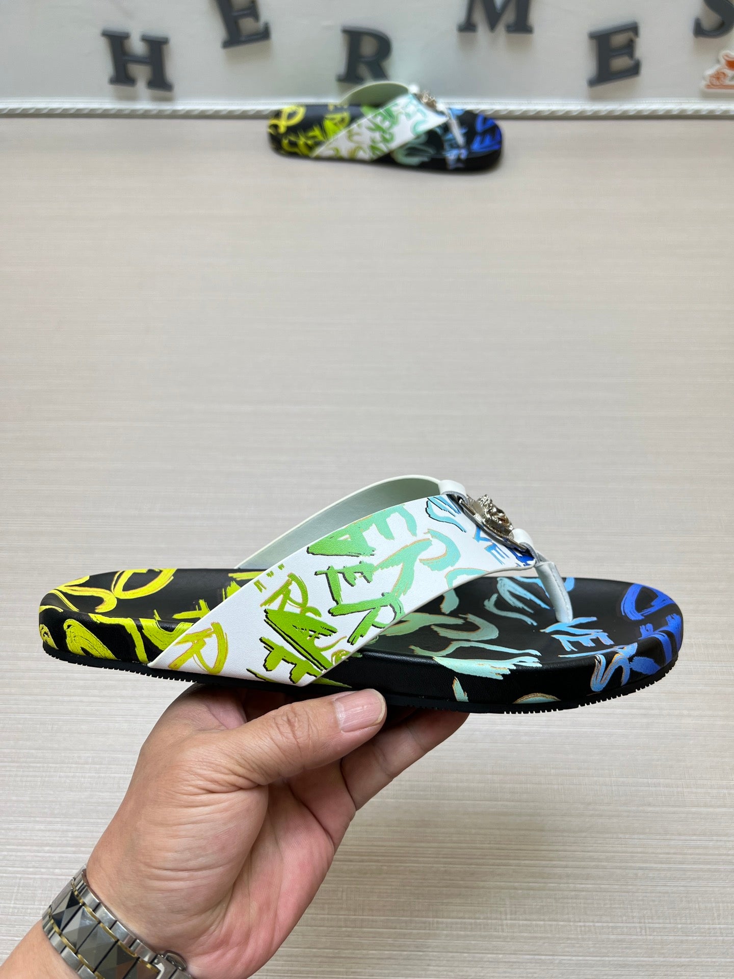 54V96ZDE Stylish slippers