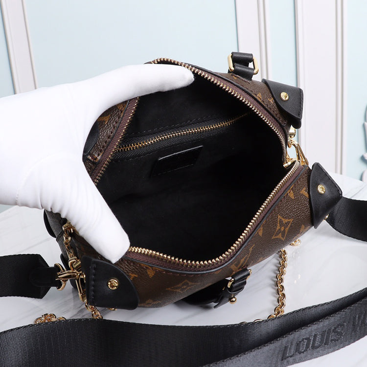1E33BDE Stylish leather bag