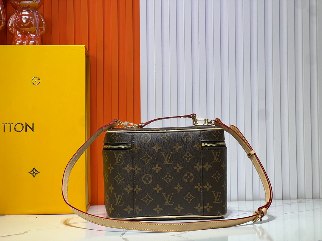 15XE10BDE Stylish leather bag