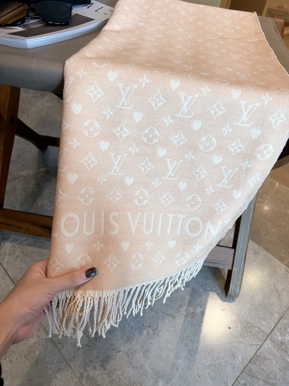 185ZE8WDE Stylish Winter Scarves