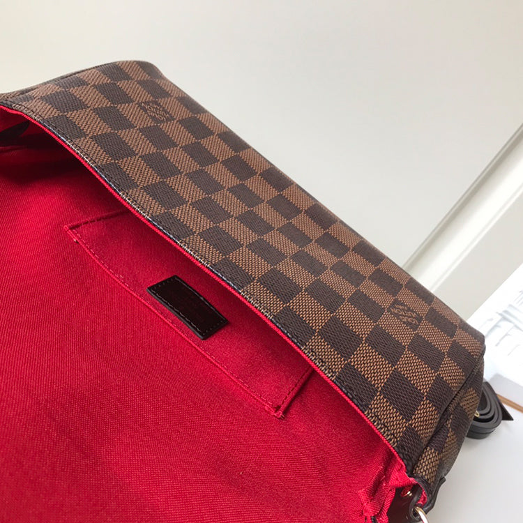 AE103BDE Stylish leather bag