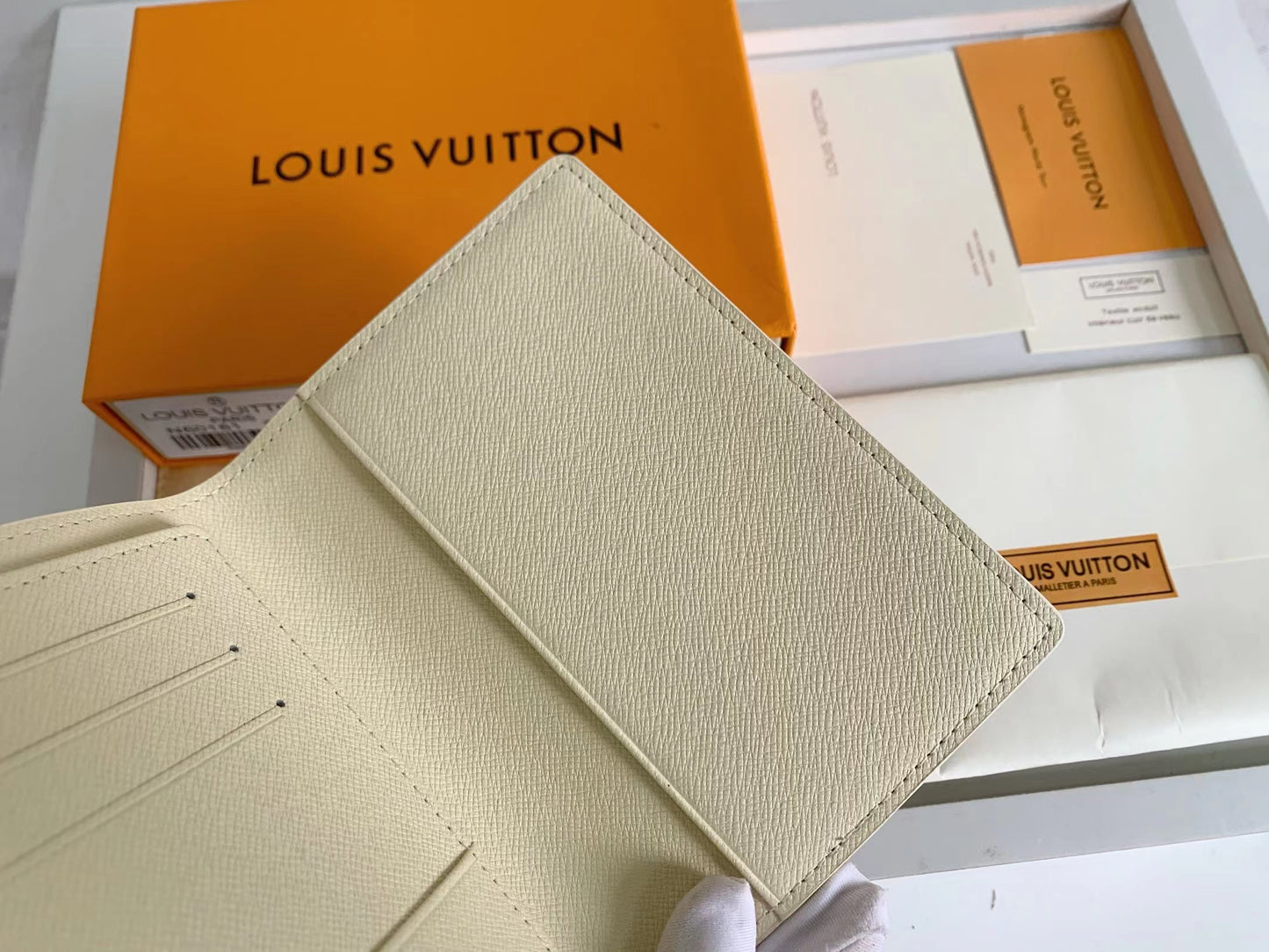 AE300BDE Stylish leather wallets
