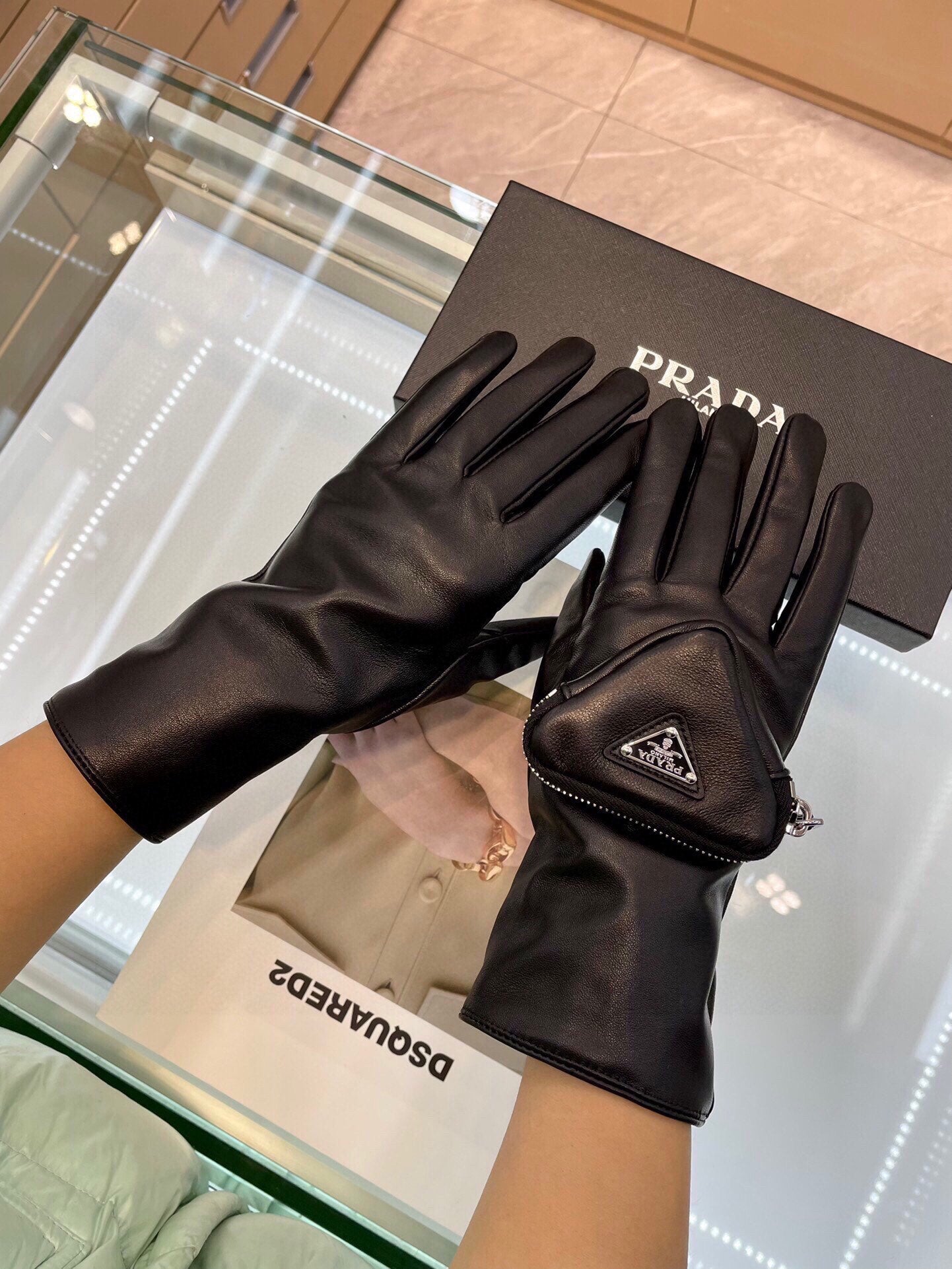24PD98SDE Stylish gloves