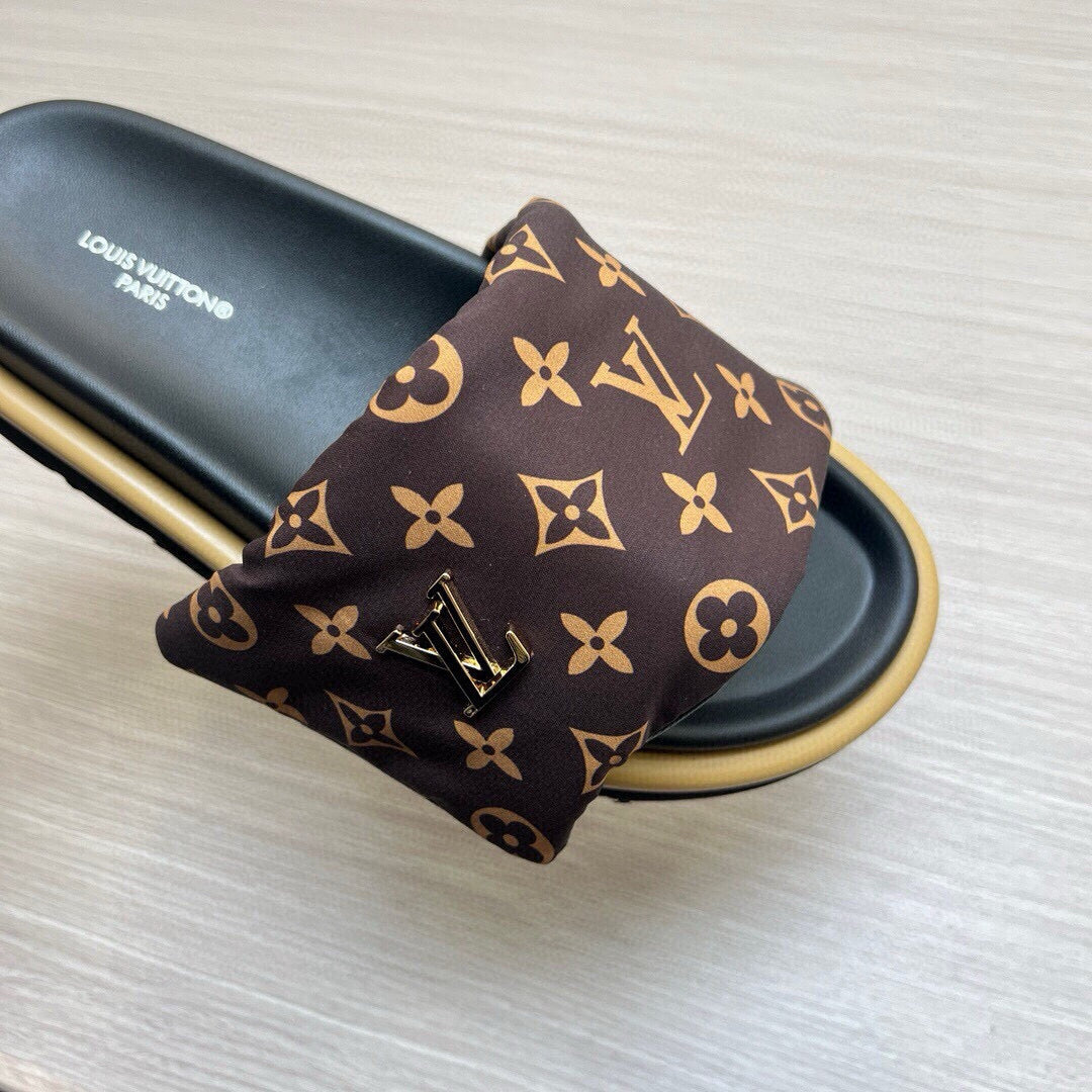 5QE10ZDE Stylish Slippers