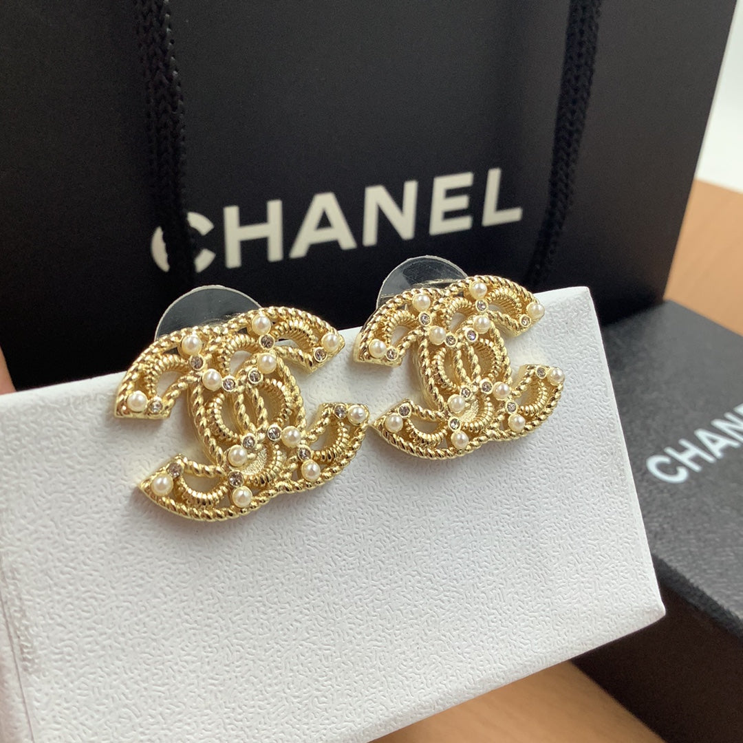 14C512EDE Stylish Earrings