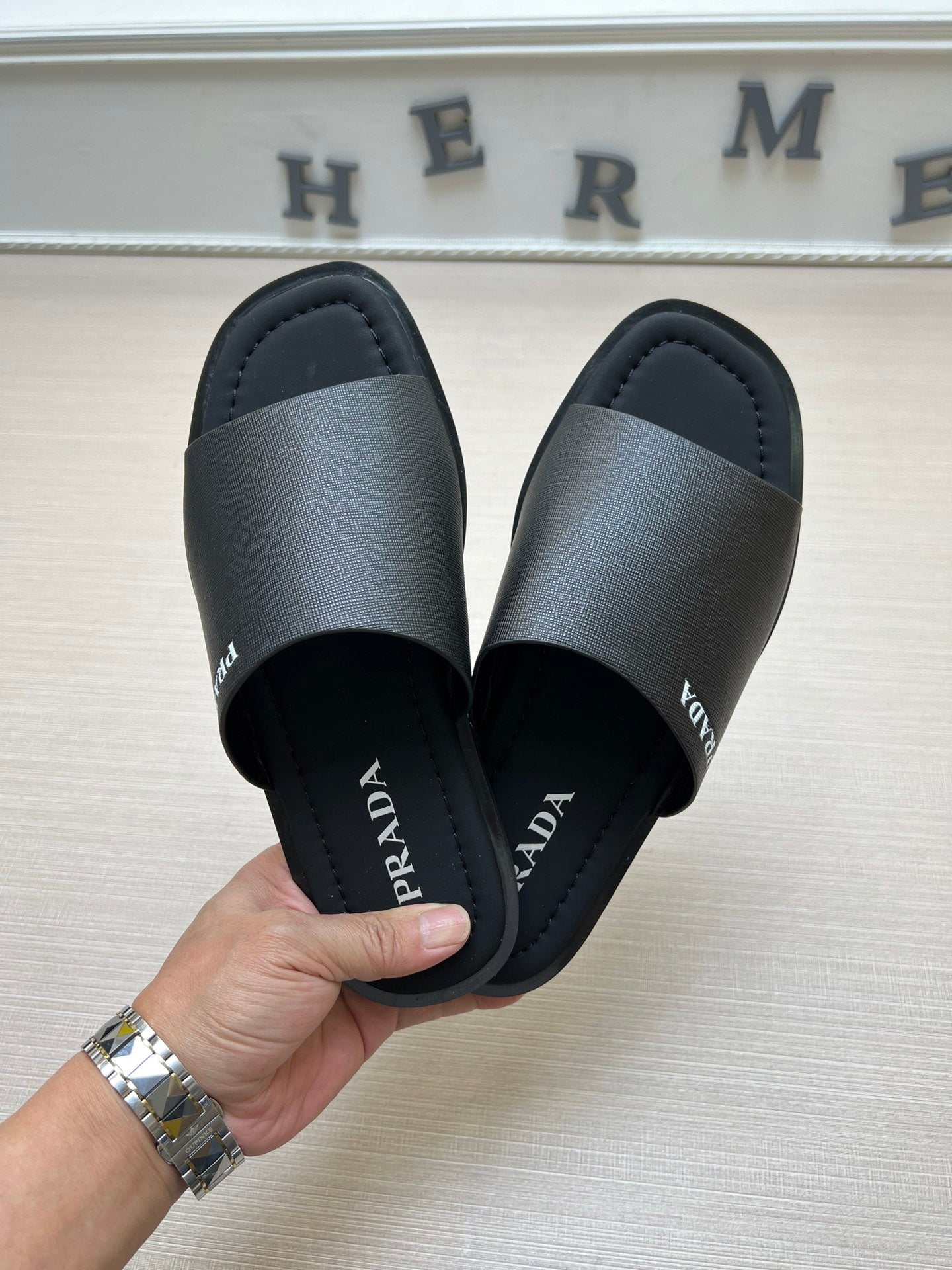 54PD72ZDE Stylish slippers