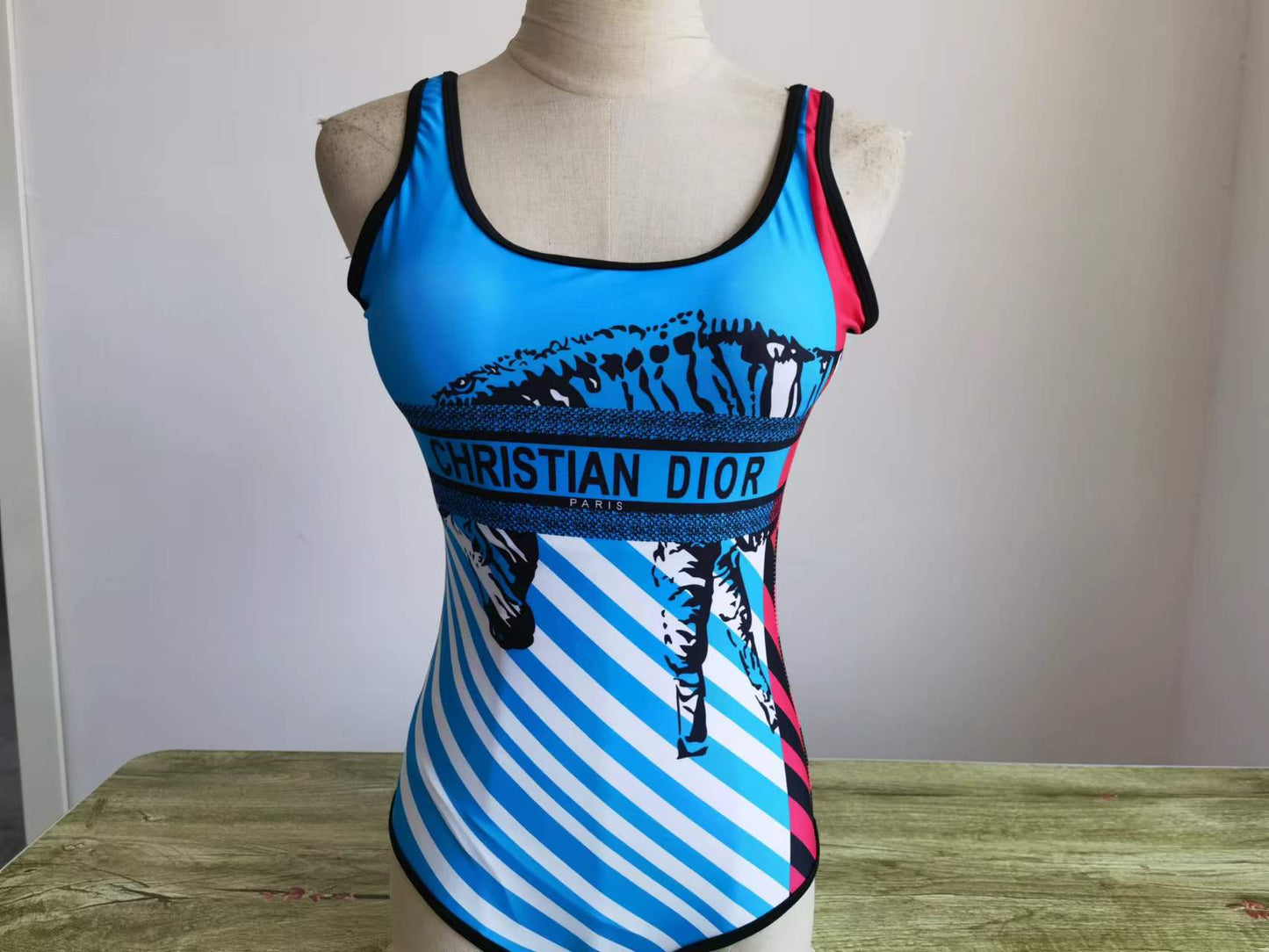 14D158YDE Stylish Bikini swimsuit