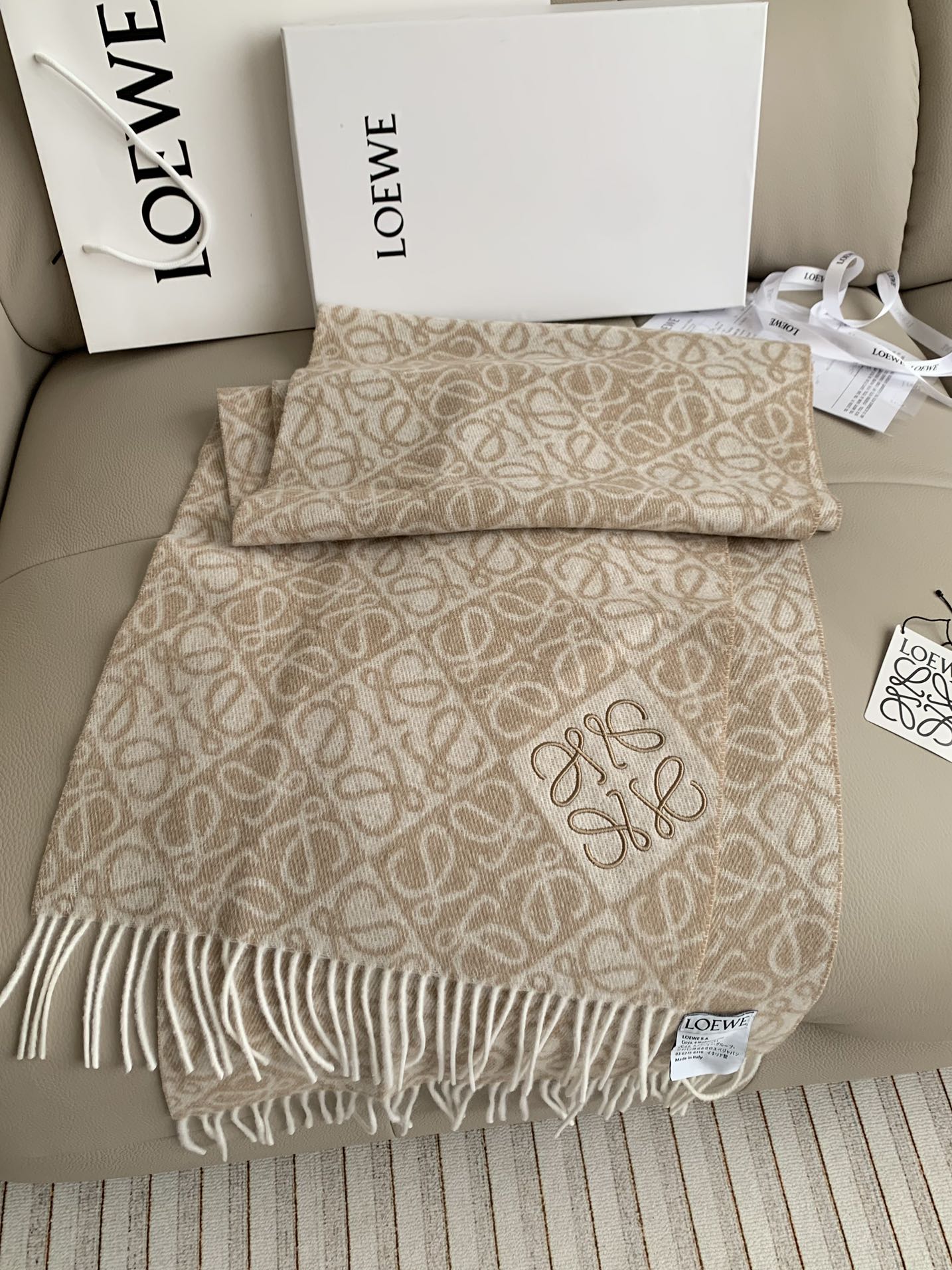 185ZA19WDE Stylish Winter Scarves