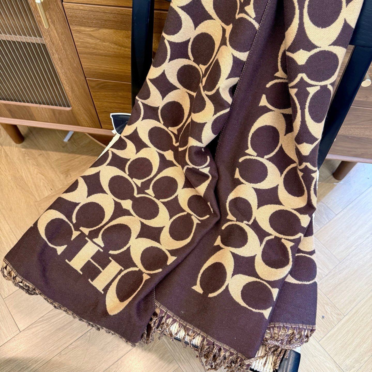 185ZA63WDE Stylish Winter Scarves