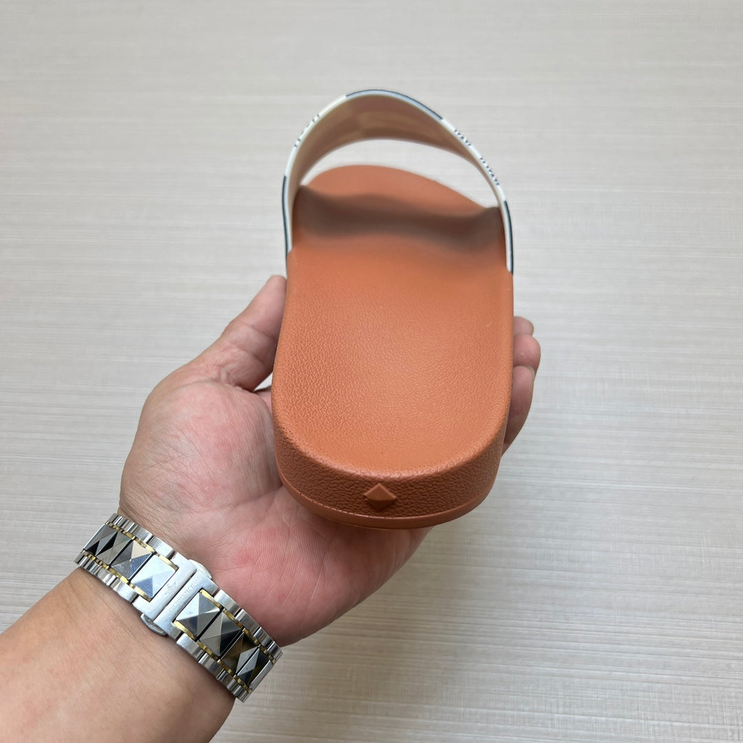 54M44ZDE Stylish slippers