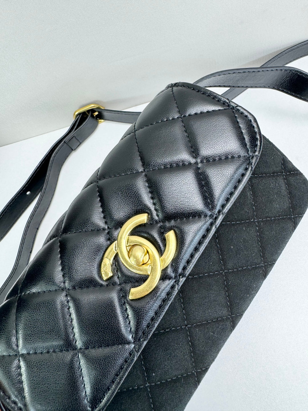 15RC61BDE Stylish leather bag