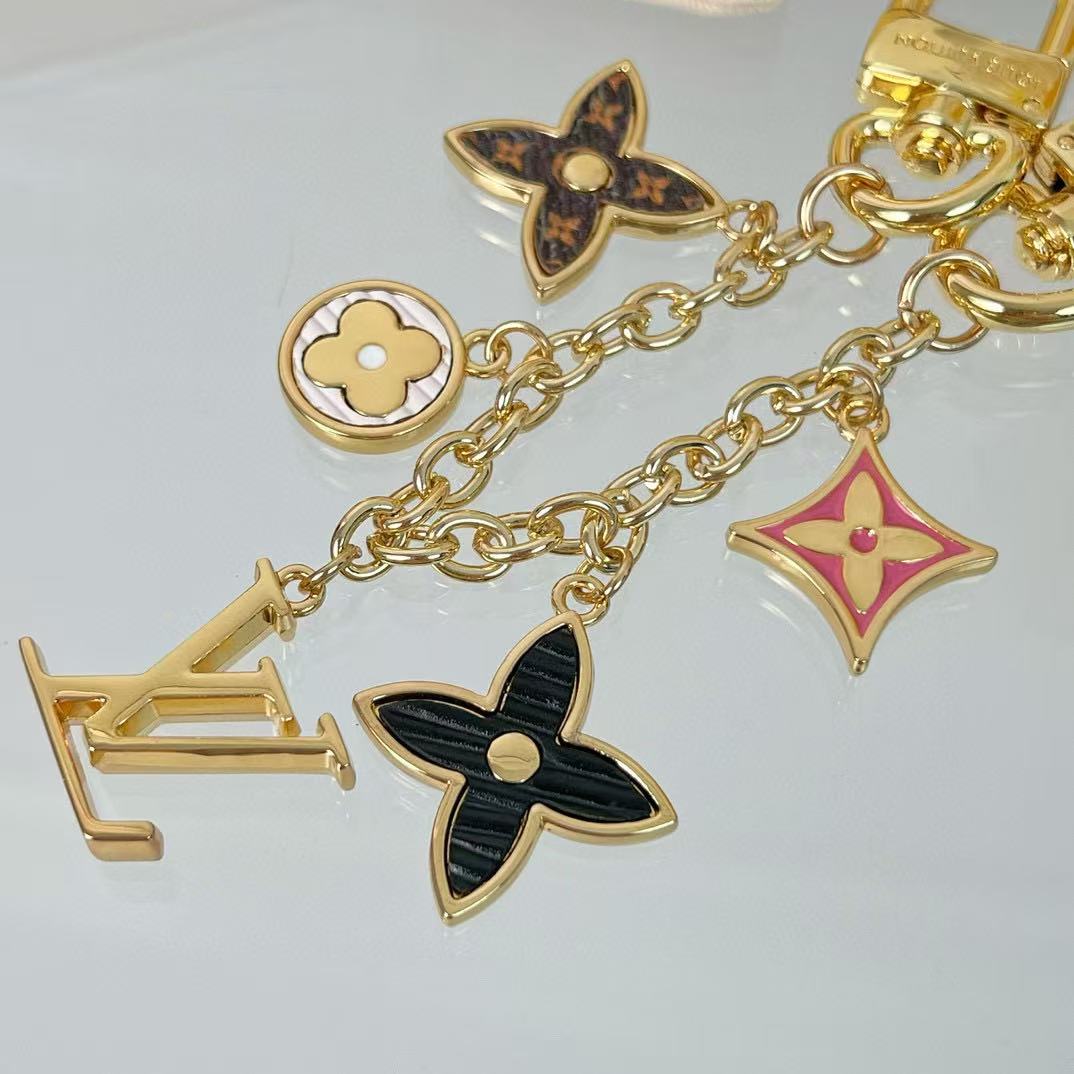 1WE1ADE Stylish key closure