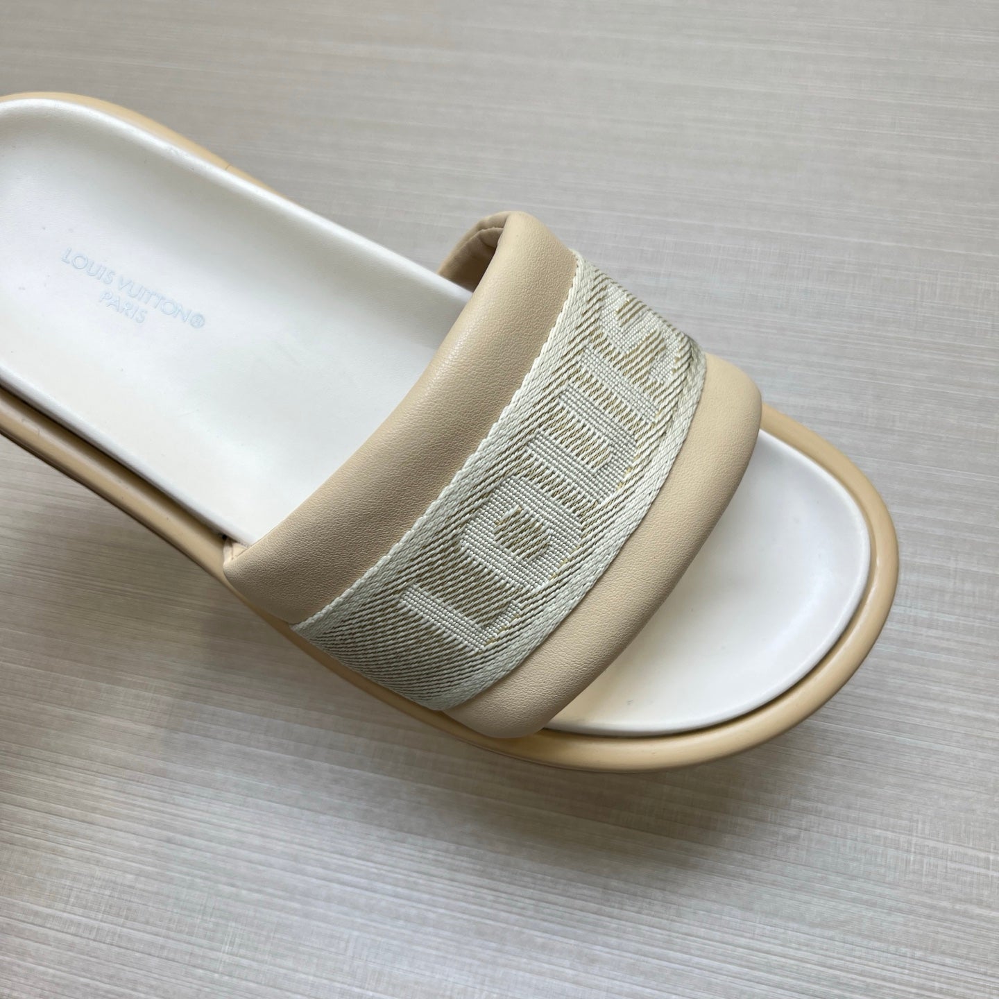 535ZE299ZDE Stylish Slippers