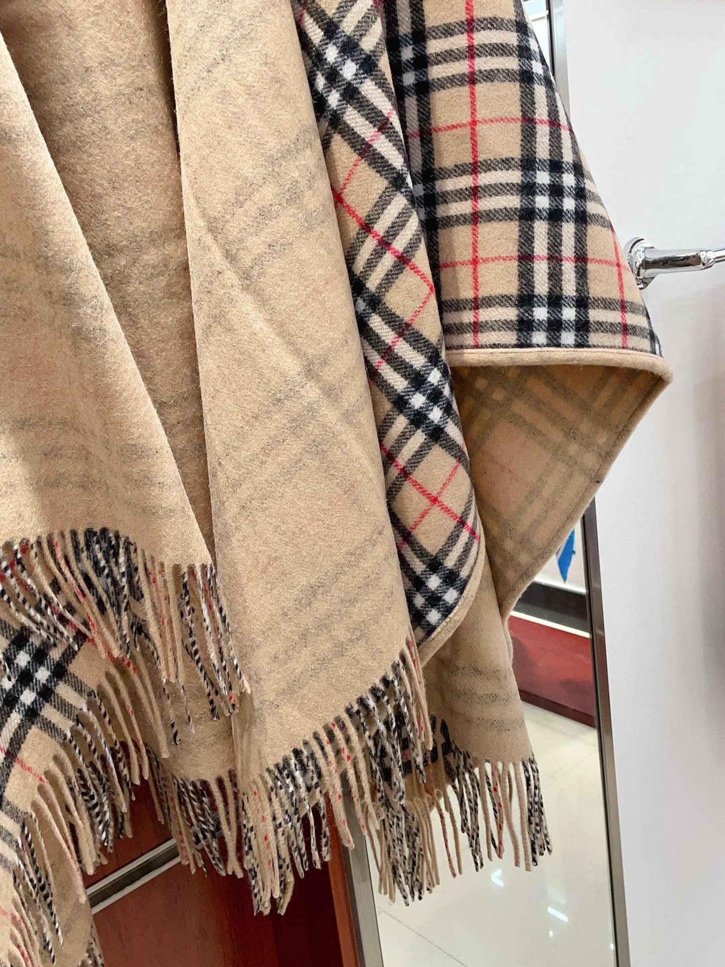 185ZR48WDE Stylish cape