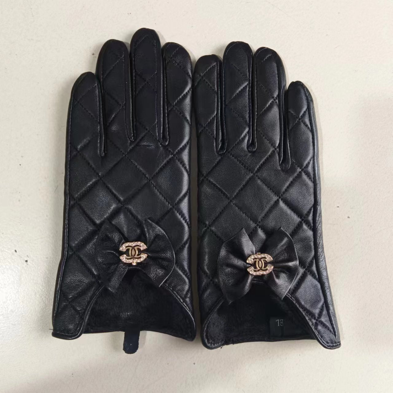 24C86SDE Stylish gloves