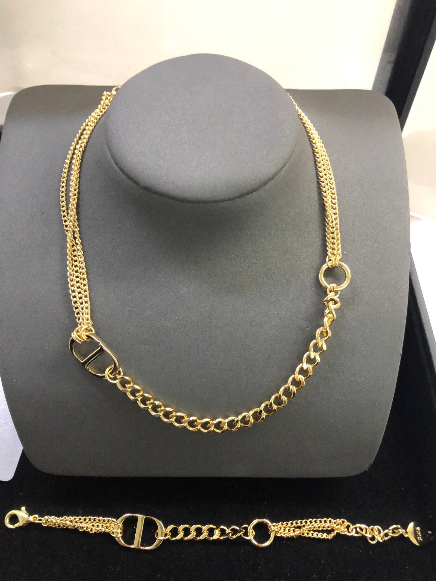 1YD252XDE Stylish Necklaces Bracelets