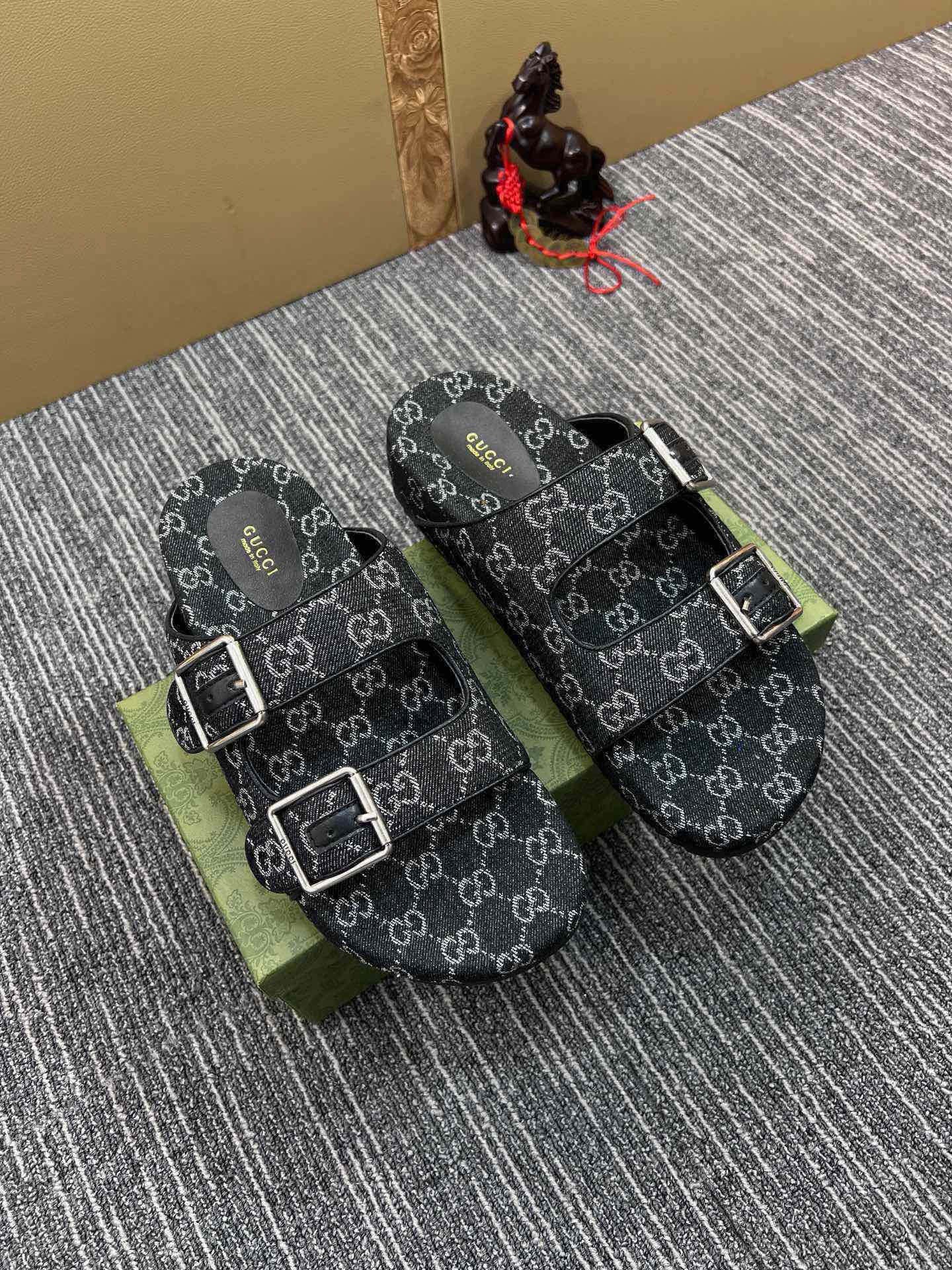 5QB17ZUE Popular shoes