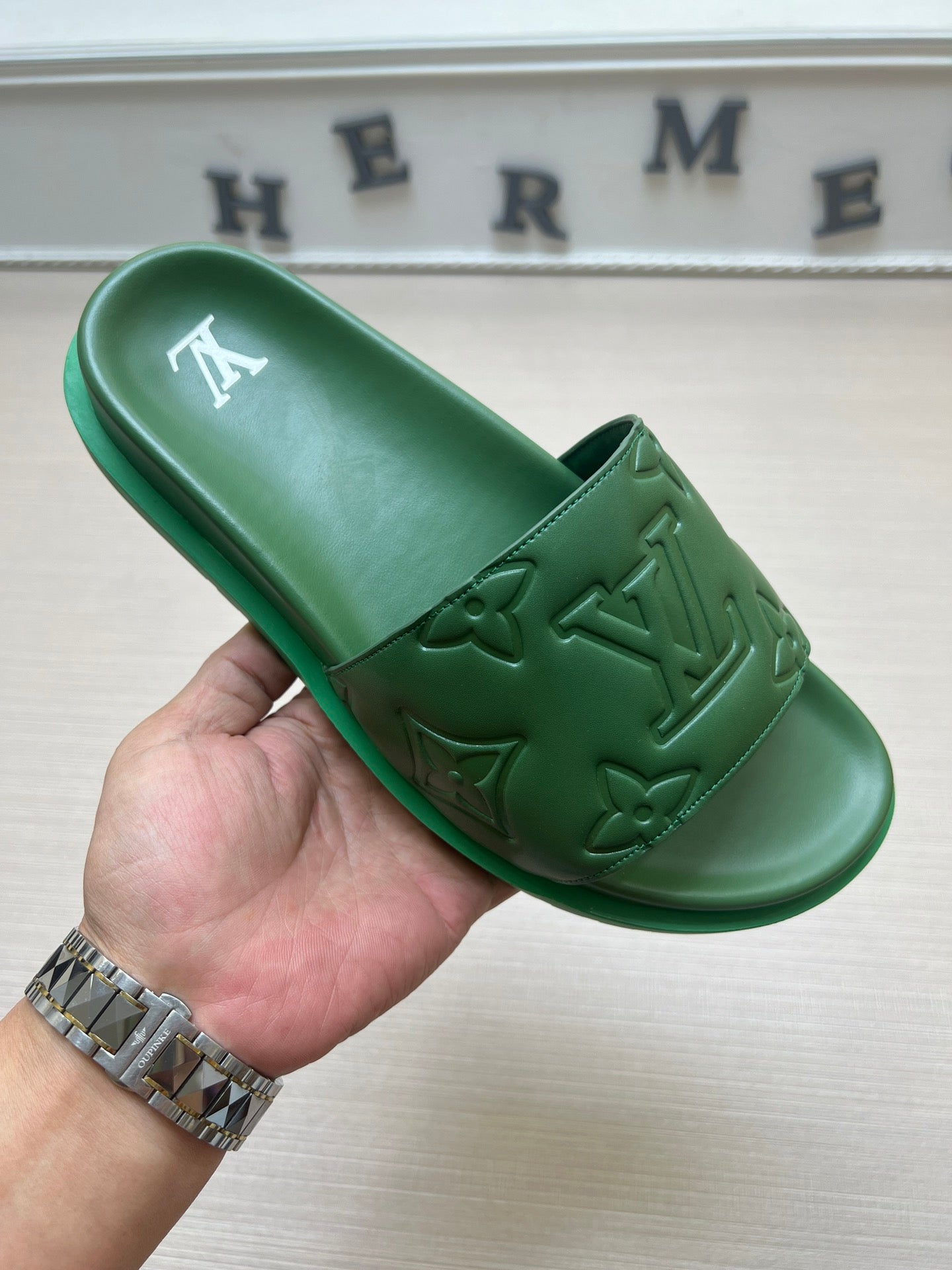 54E3ZDE Stylish slippers