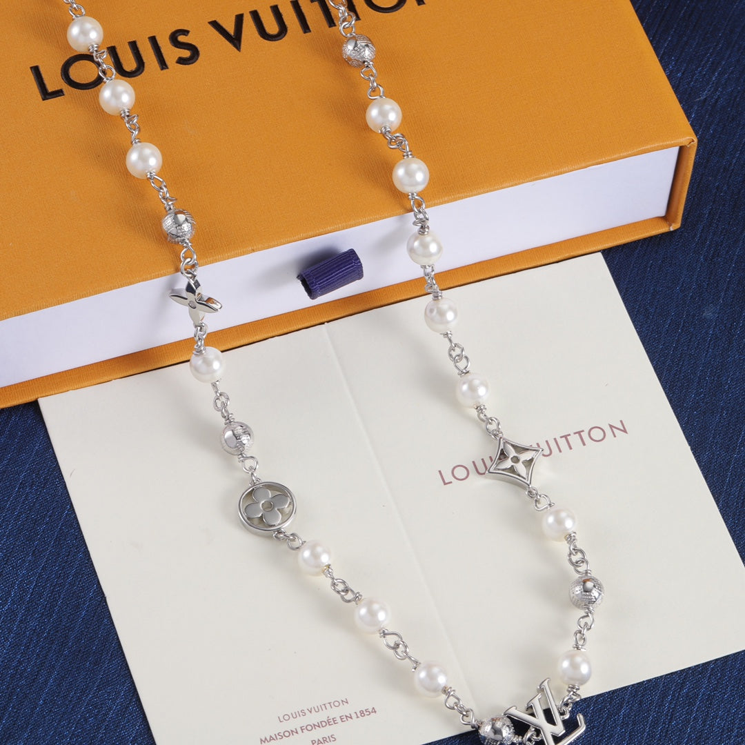 175RE3XDE Stylish Necklaces