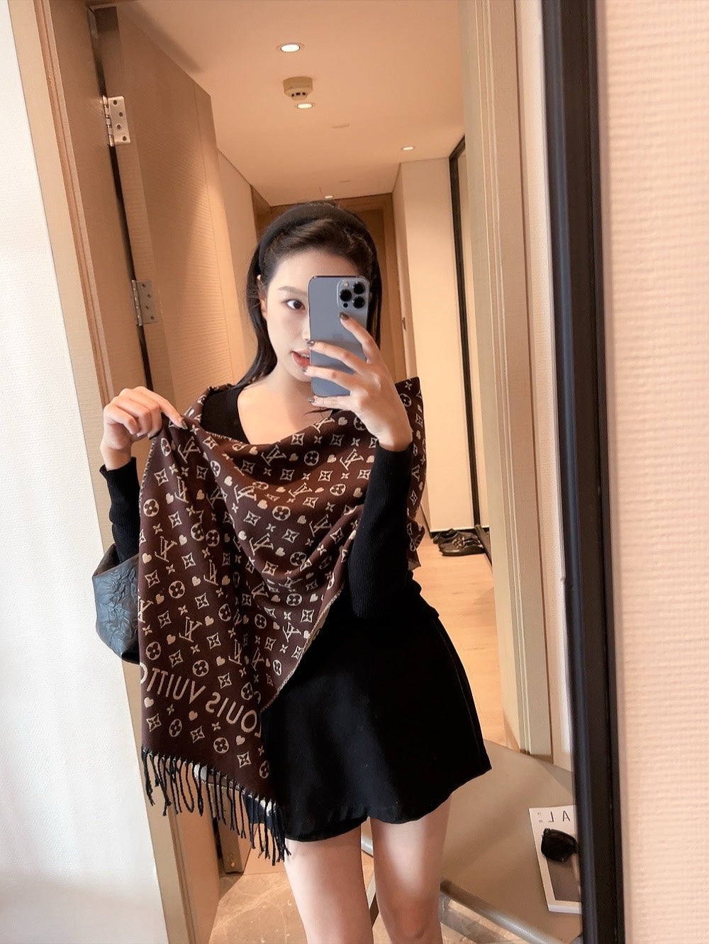 185ZE8WDE Stylish Winter Scarves