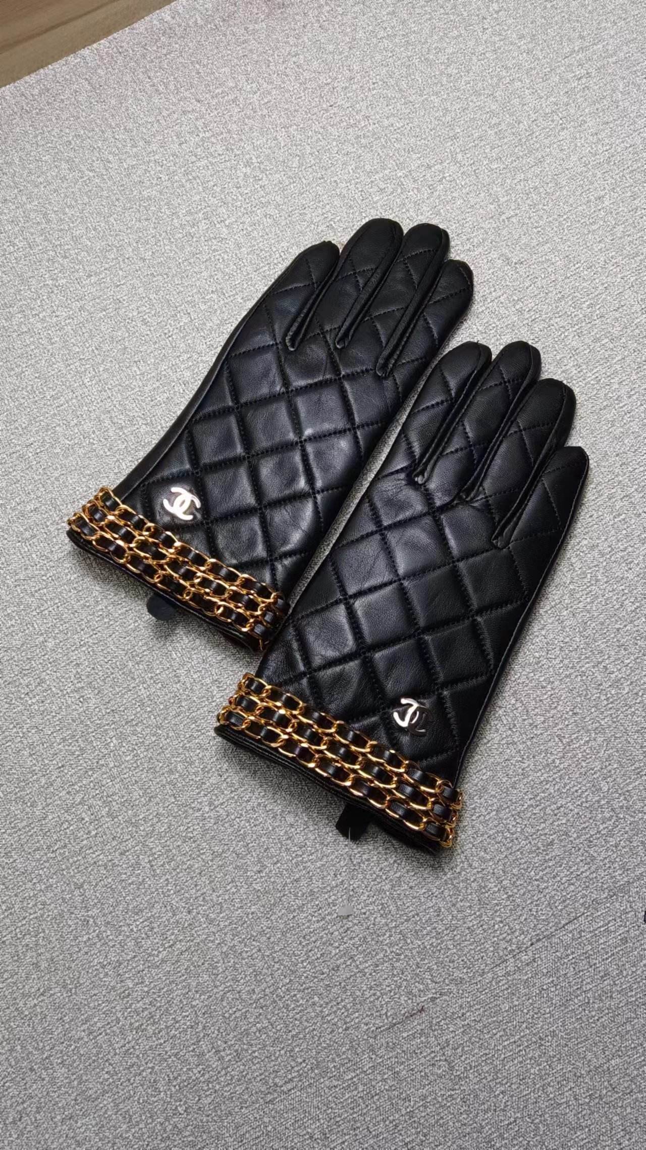 24C78SDE Stylish gloves