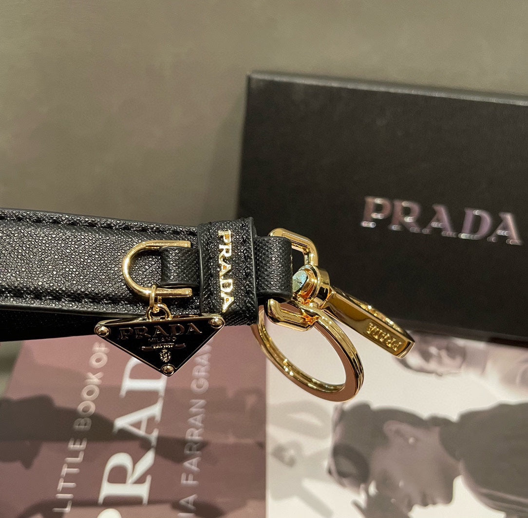 14PD55ADE Stylish key closure