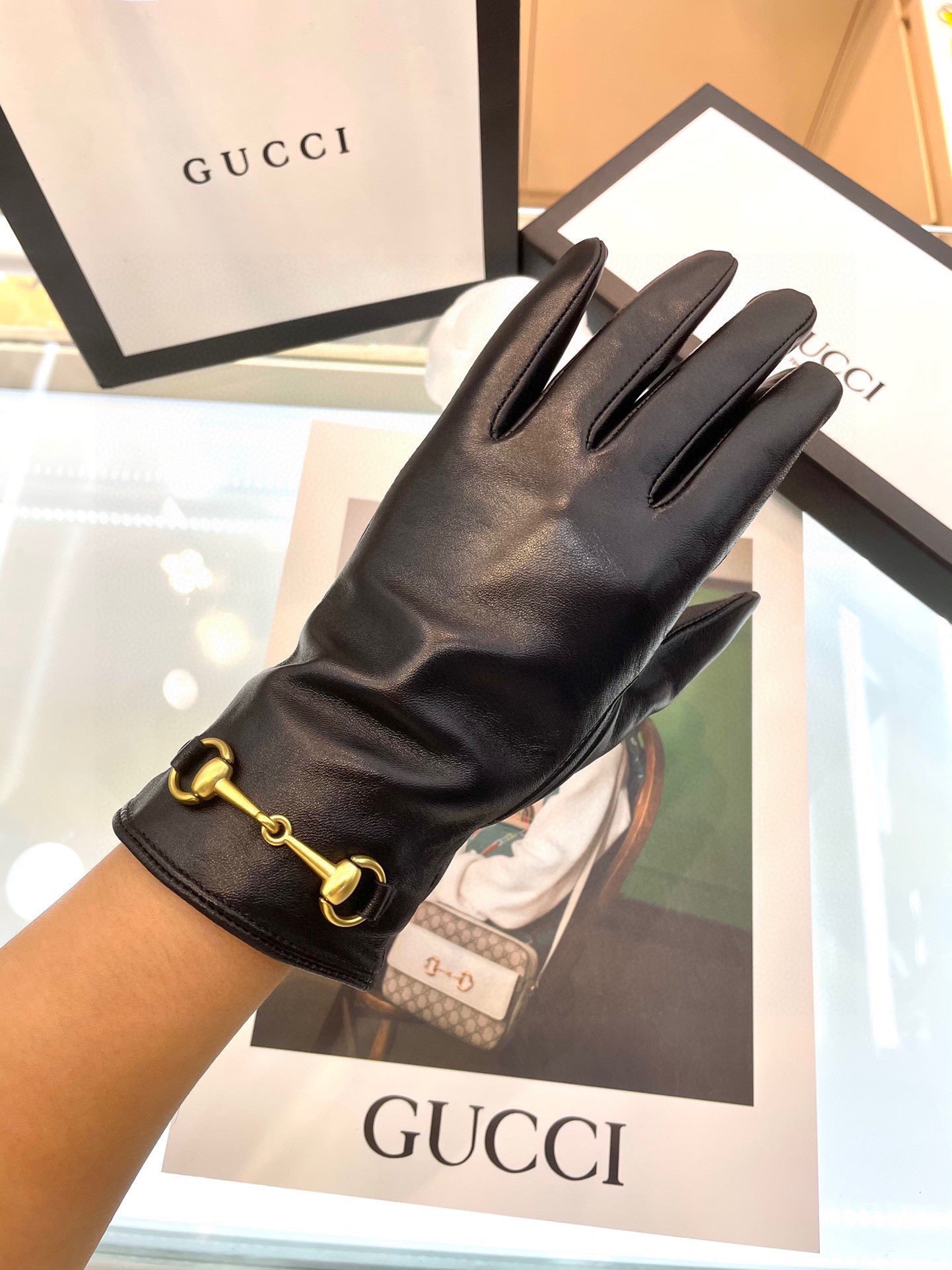 24B112SDE Stylish gloves